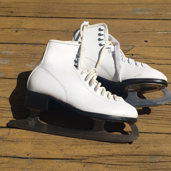 Other - Ice skates! Size 6